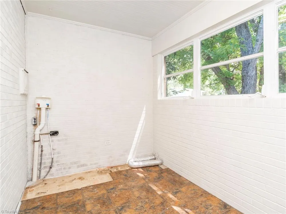1527 Sherwood Drive Burlington, NC 27215