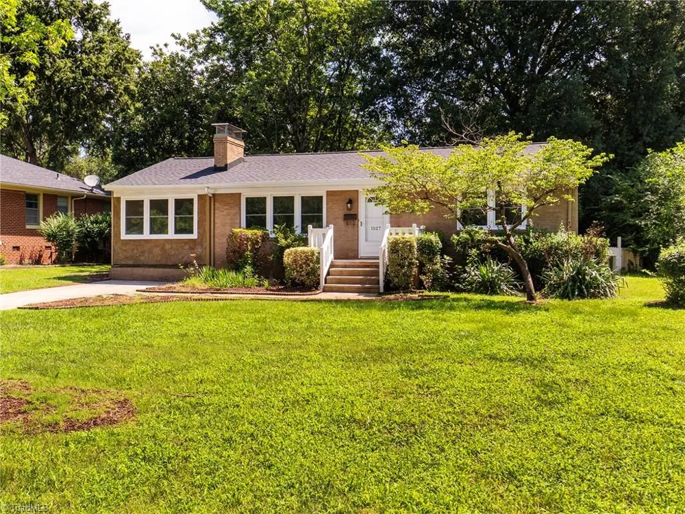 1527 Sherwood Drive Burlington, NC 27215