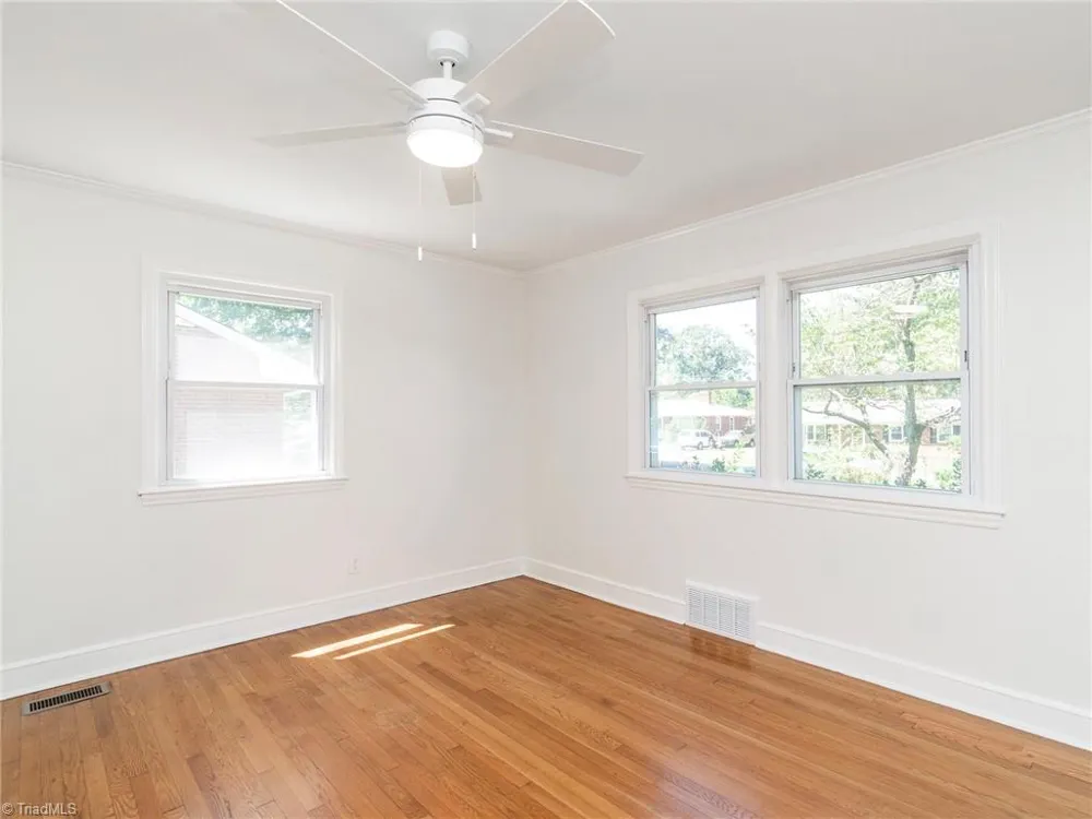 1527 Sherwood Drive Burlington, NC 27215