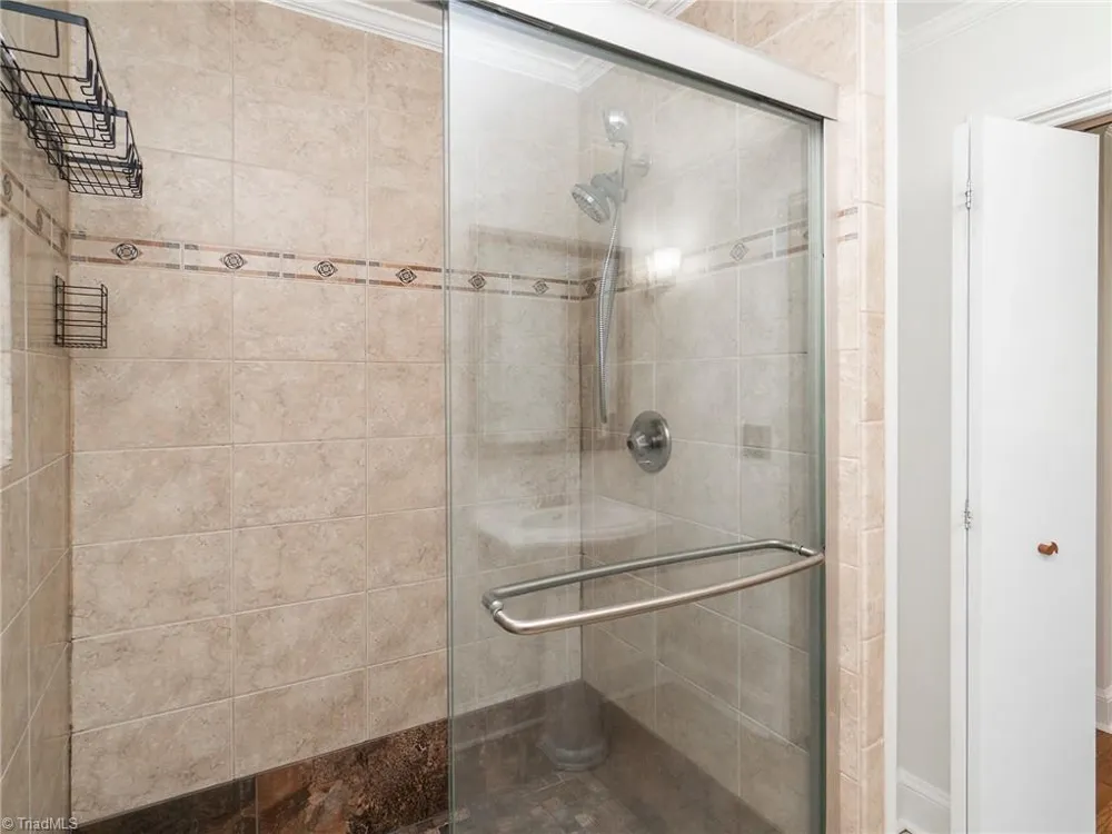 1527 Sherwood Drive Burlington, NC 27215