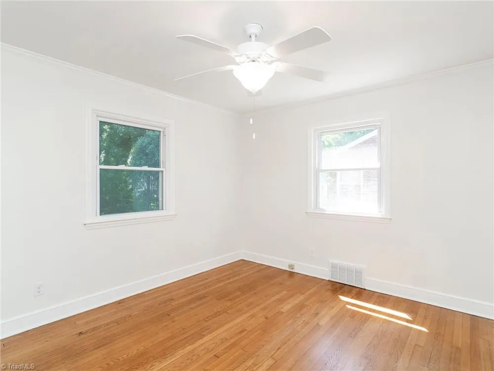 1527 Sherwood Drive Burlington, NC 27215