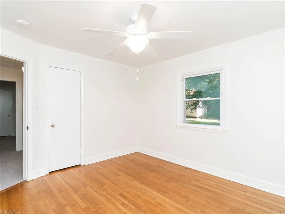 1527 Sherwood Drive Burlington, NC 27215