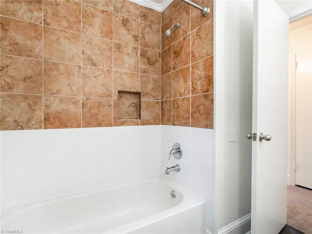 1527 Sherwood Drive Burlington, NC 27215