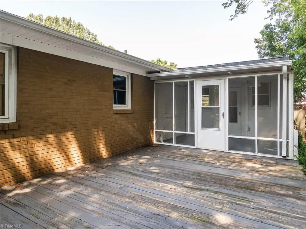 1527 Sherwood Drive Burlington, NC 27215
