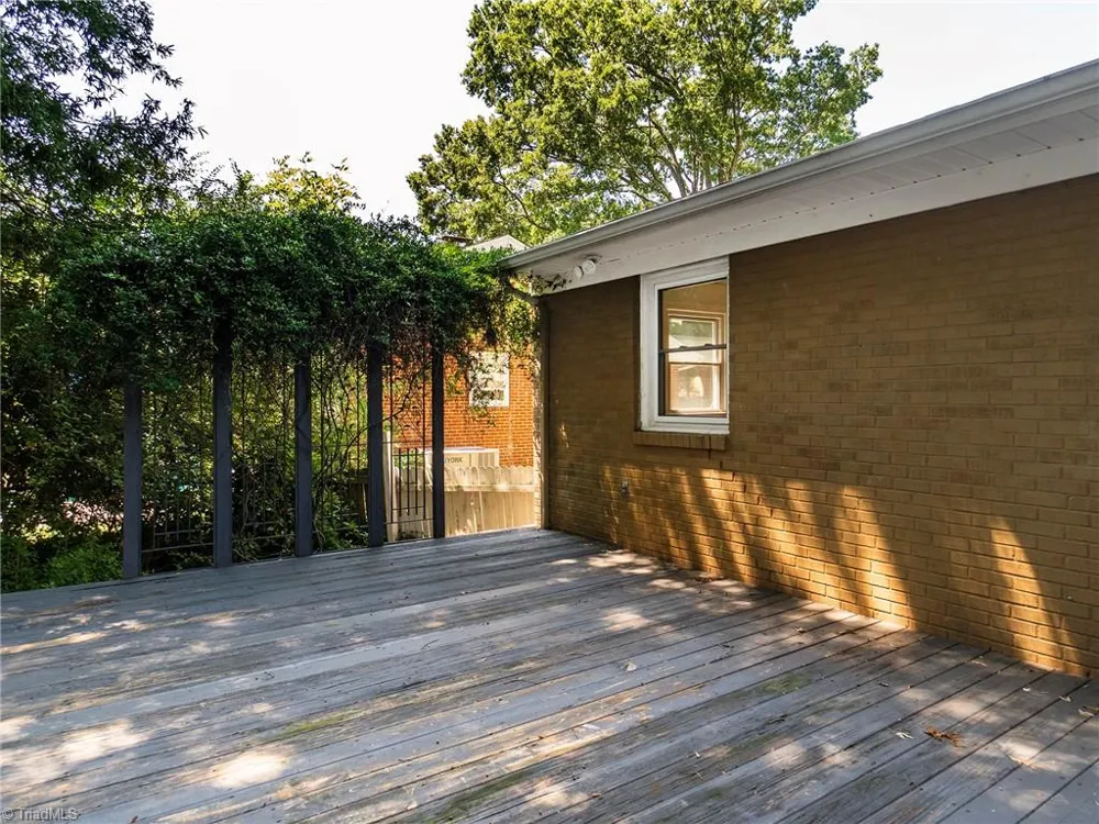 1527 Sherwood Drive Burlington, NC 27215