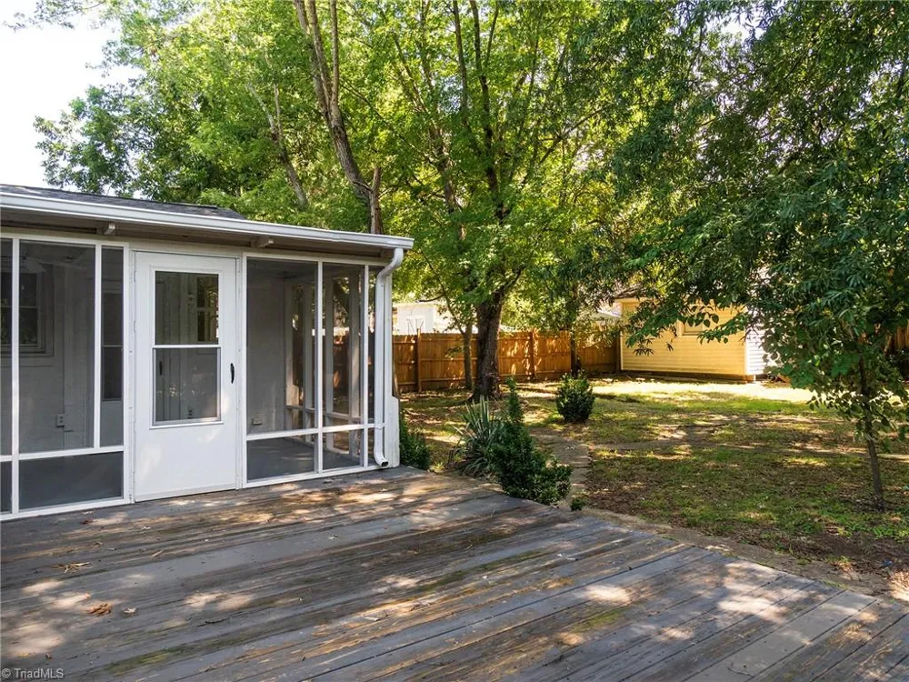1527 Sherwood Drive Burlington, NC 27215