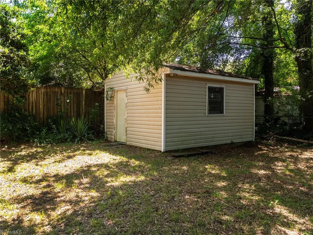 1527 Sherwood Drive Burlington, NC 27215