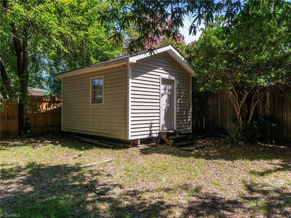 1527 Sherwood Drive Burlington, NC 27215
