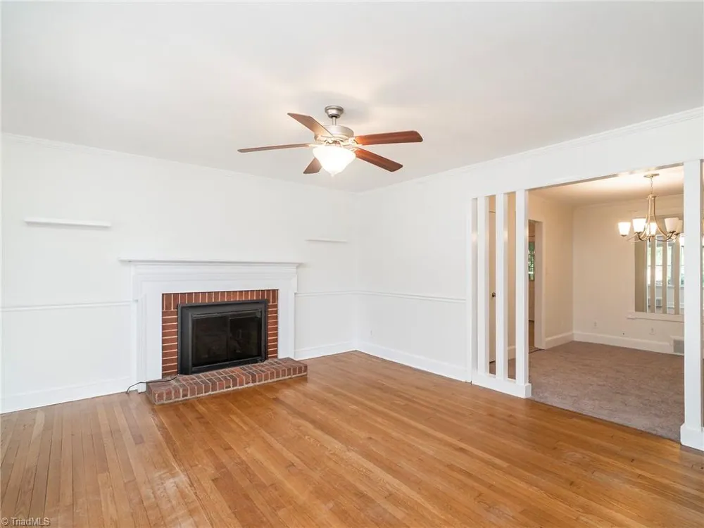1527 Sherwood Drive Burlington, NC 27215
