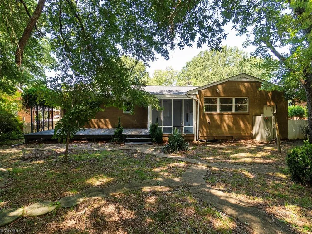1527 Sherwood Drive Burlington, NC 27215