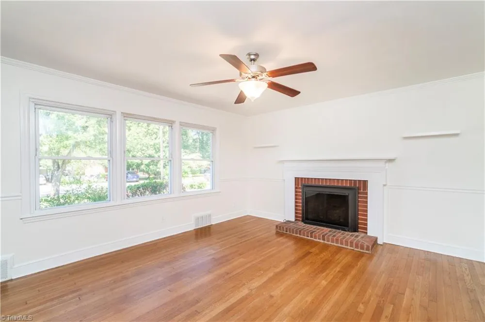 1527 Sherwood Drive Burlington, NC 27215