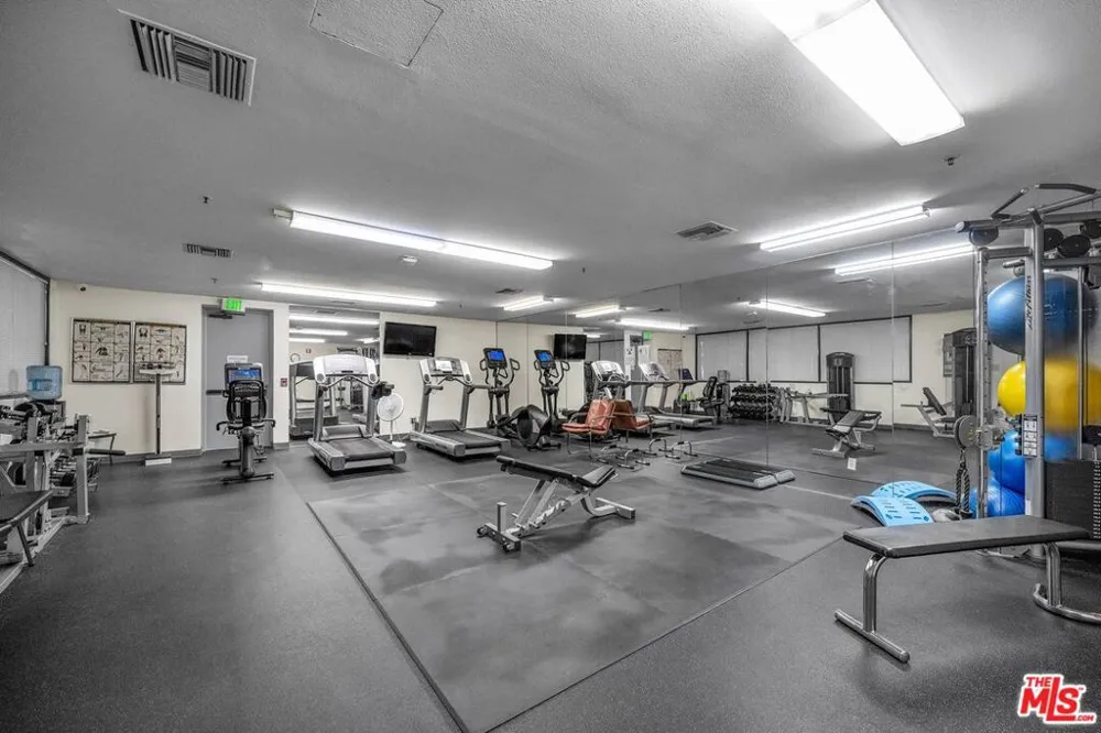 2122 Century Park Lane #402 Los Angeles, CA 90067