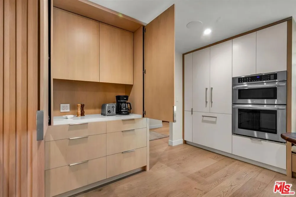 2122 Century Park Lane #402 Los Angeles, CA 90067