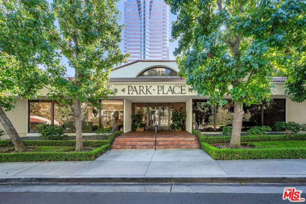2122 Century Park Lane #402 Los Angeles, CA 90067