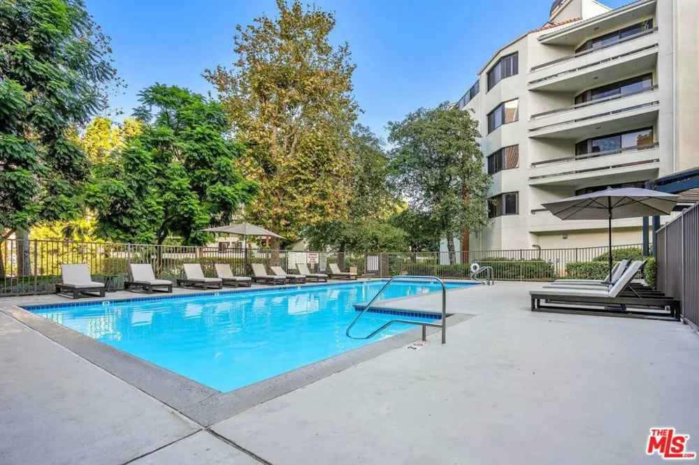 2122 Century Park Lane #402 Los Angeles, CA 90067