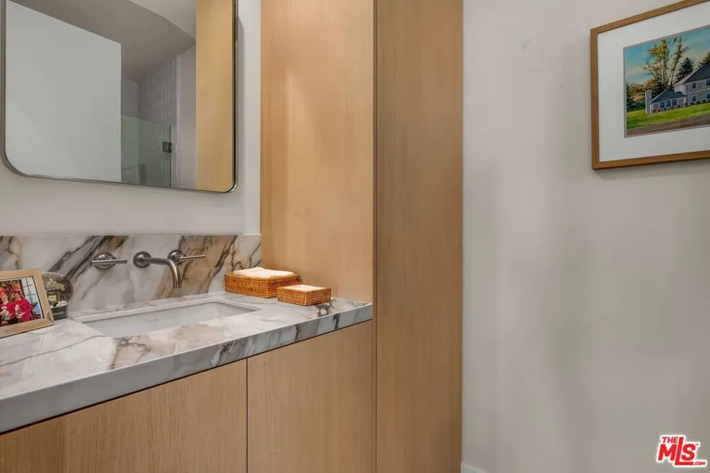 2122 Century Park Lane #402 Los Angeles, CA 90067