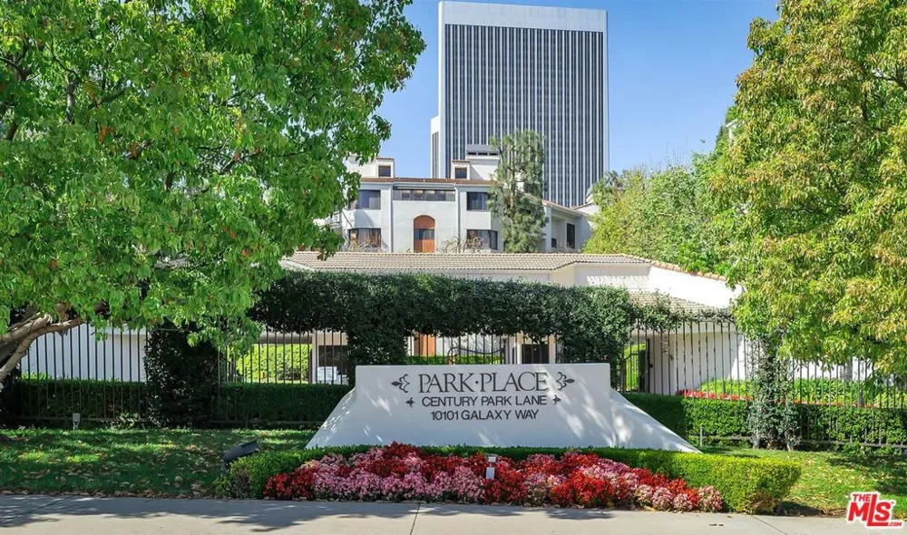 2122 Century Park Lane #402 Los Angeles, CA 90067