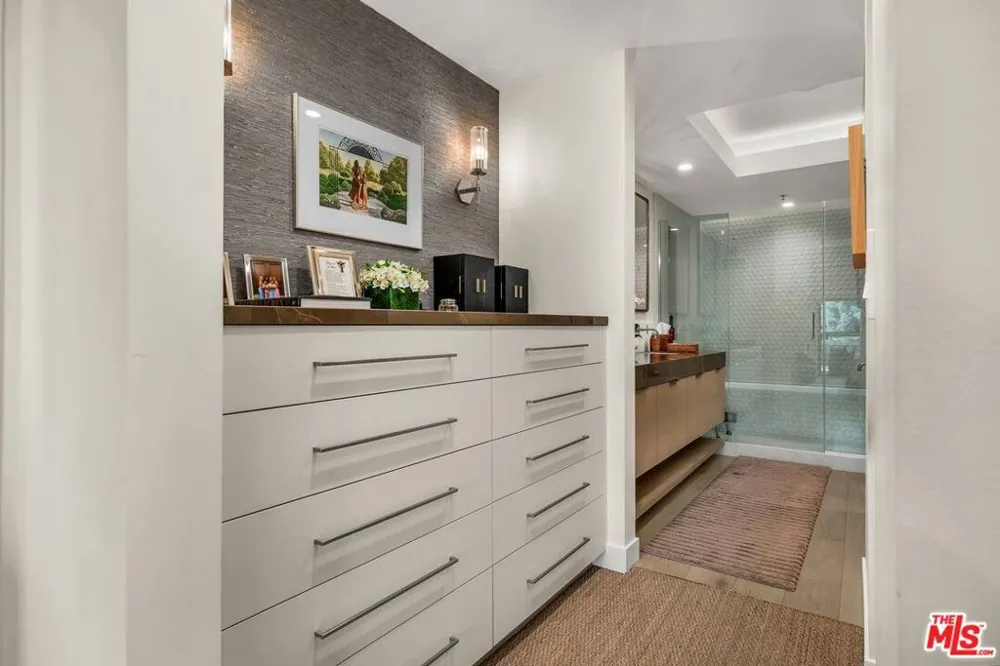 2122 Century Park Lane #402 Los Angeles, CA 90067