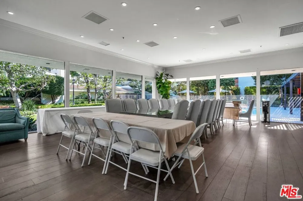 2122 Century Park Lane #402 Los Angeles, CA 90067