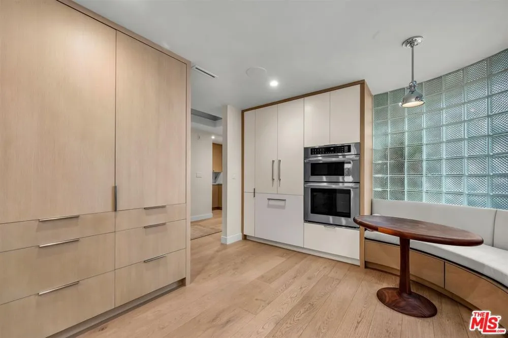 2122 Century Park Lane #402 Los Angeles, CA 90067