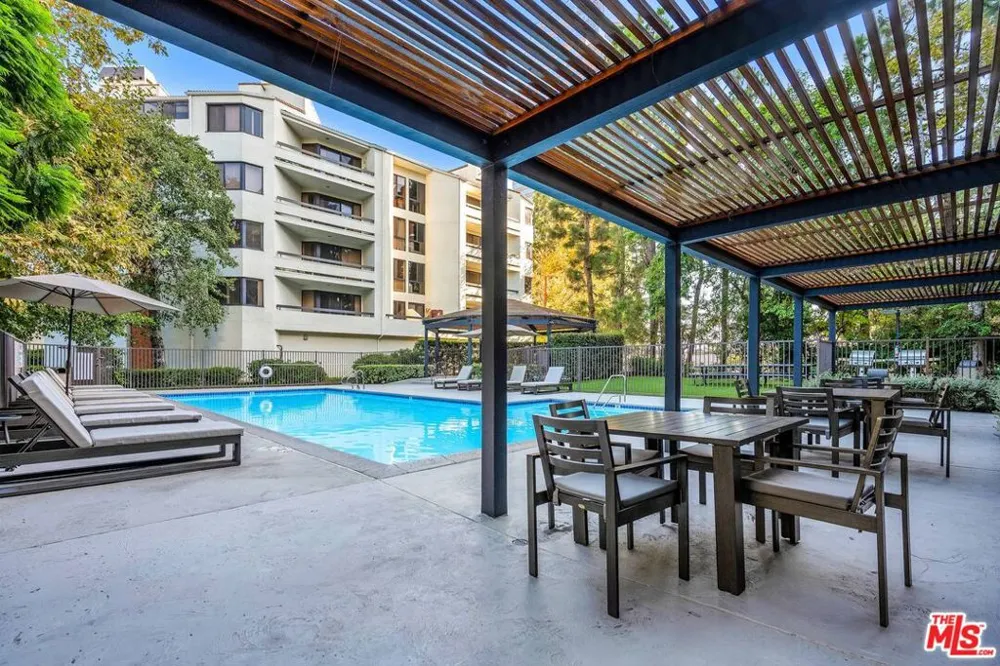 2122 Century Park Lane #402 Los Angeles, CA 90067