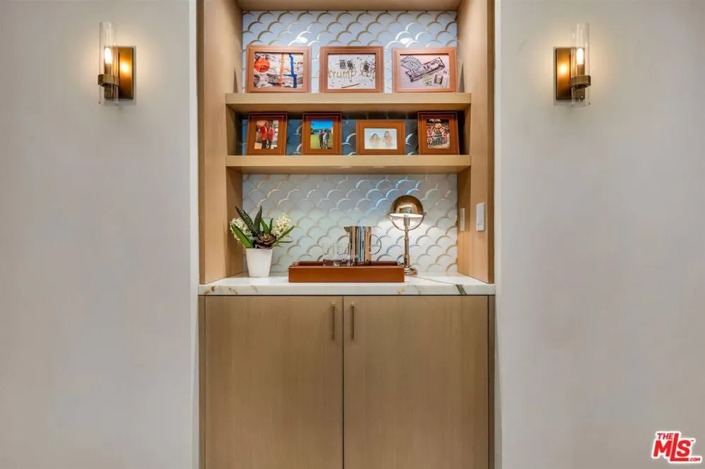 2122 Century Park Lane #402 Los Angeles, CA 90067