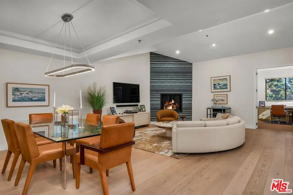 2122 Century Park Lane #402 Los Angeles, CA 90067