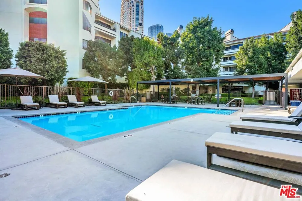 2122 Century Park Lane #402 Los Angeles, CA 90067