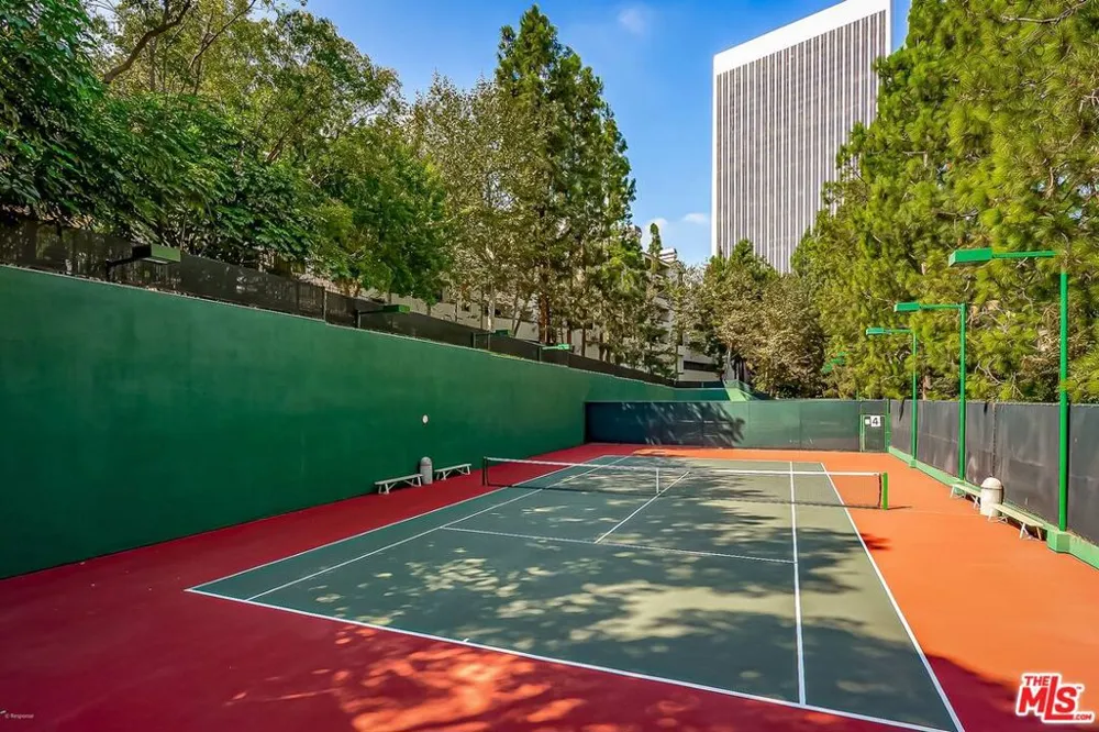 2122 Century Park Lane #402 Los Angeles, CA 90067