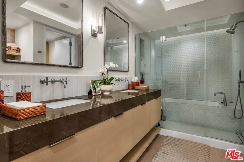 2122 Century Park Lane #402 Los Angeles, CA 90067