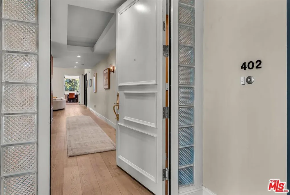 2122 Century Park Lane #402 Los Angeles, CA 90067