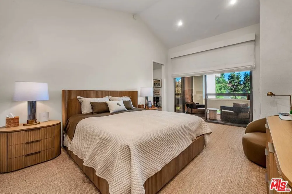 2122 Century Park Lane #402 Los Angeles, CA 90067