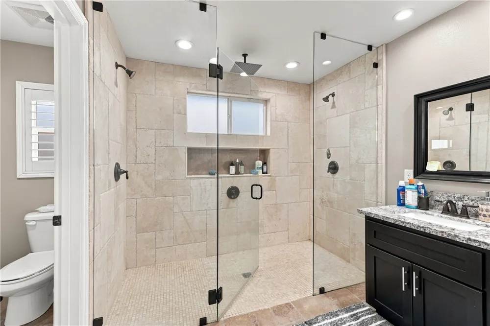 10215 Nielson Oak Hills, CA 92344