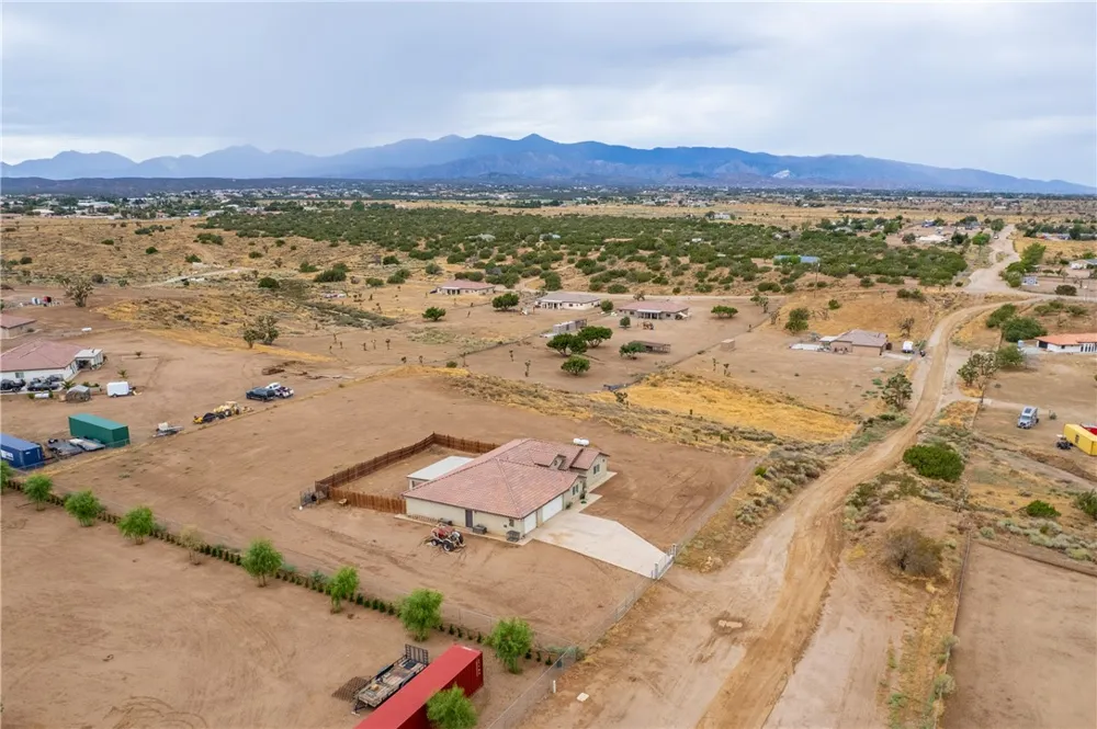 10215 Nielson Oak Hills, CA 92344