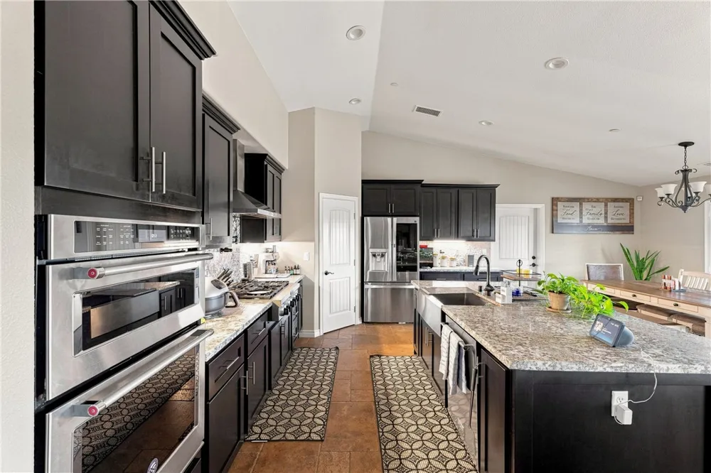 10215 Nielson Oak Hills, CA 92344