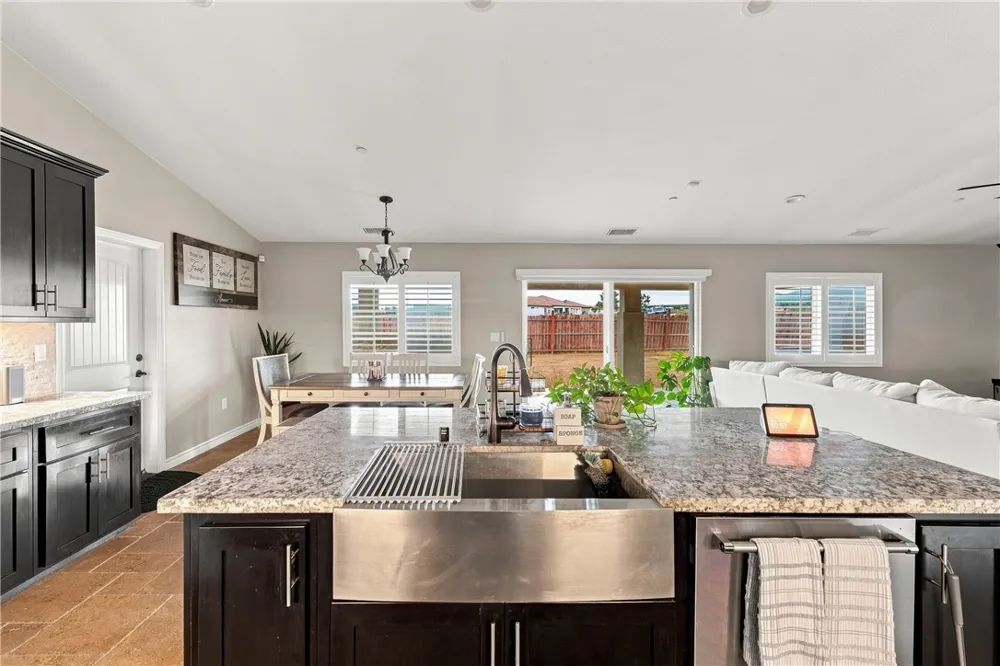 10215 Nielson Oak Hills, CA 92344
