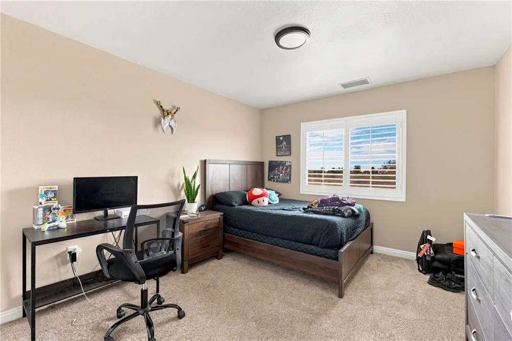 10215 Nielson Oak Hills, CA 92344
