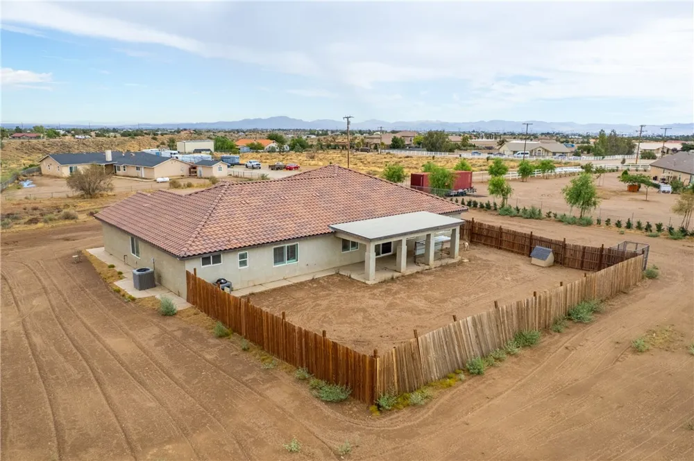 10215 Nielson Oak Hills, CA 92344