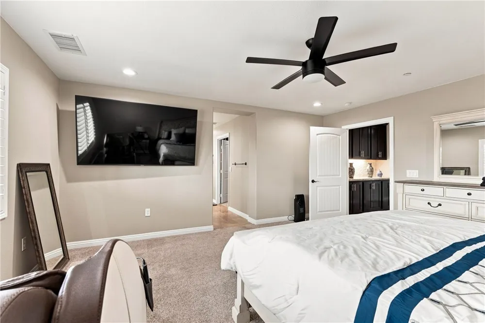 10215 Nielson Oak Hills, CA 92344