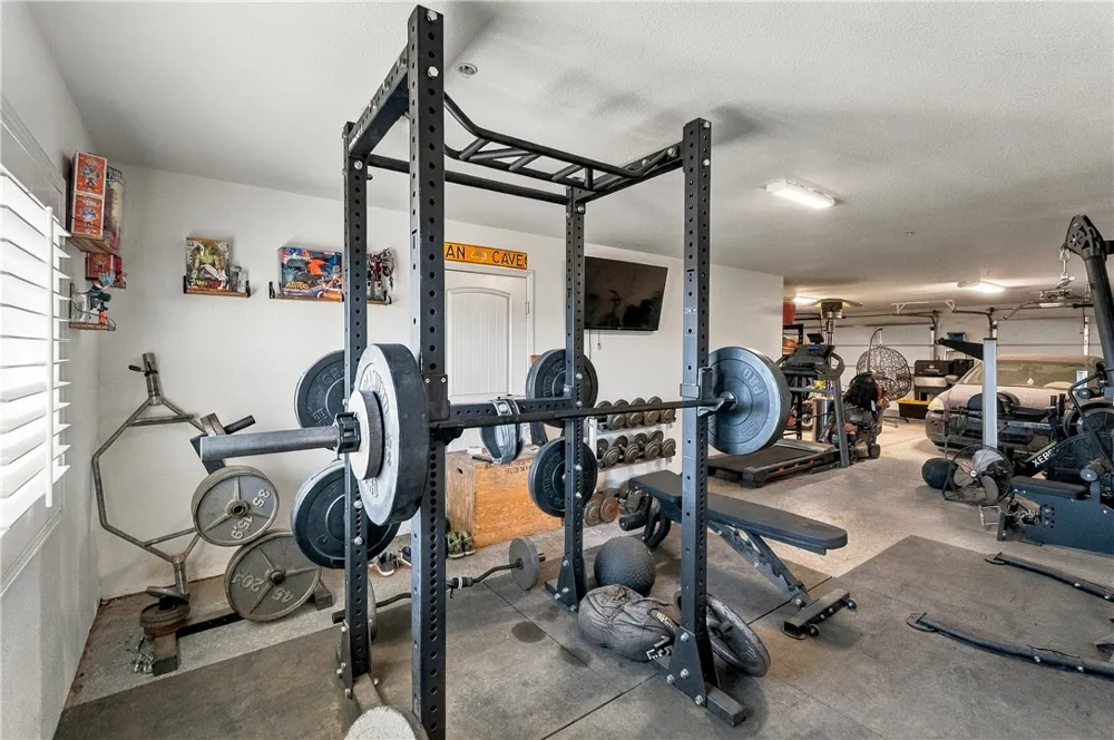 10215 Nielson Oak Hills, CA 92344