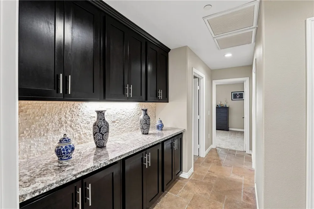 10215 Nielson Oak Hills, CA 92344