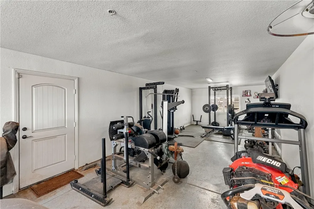 10215 Nielson Oak Hills, CA 92344