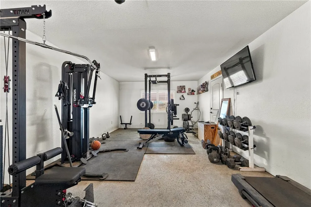 10215 Nielson Oak Hills, CA 92344