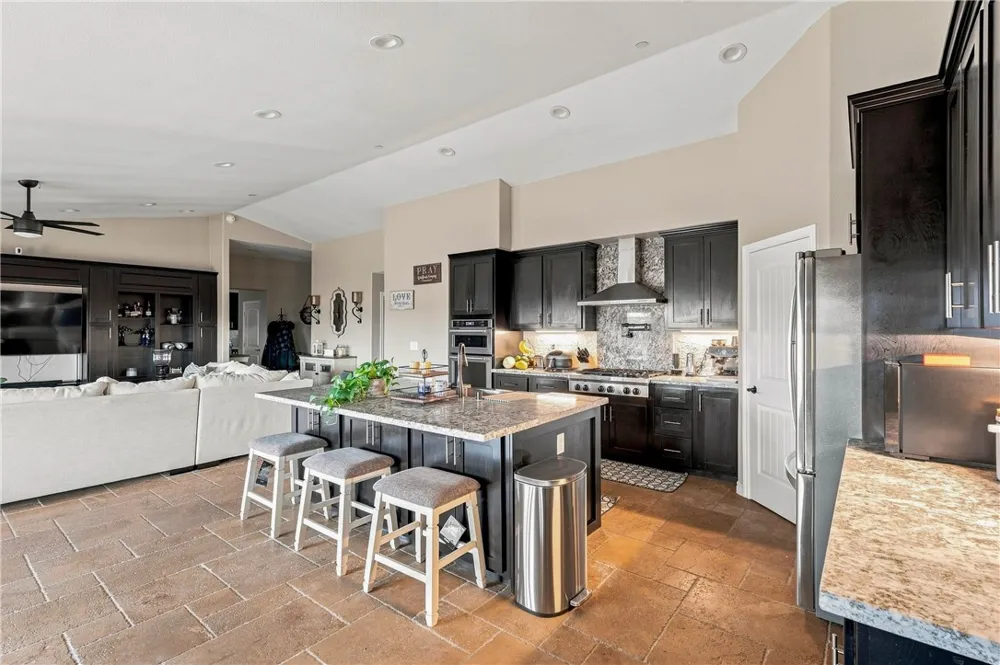 10215 Nielson Oak Hills, CA 92344