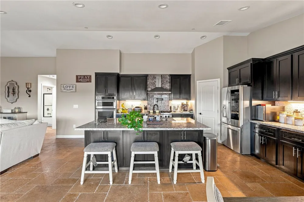 10215 Nielson Oak Hills, CA 92344