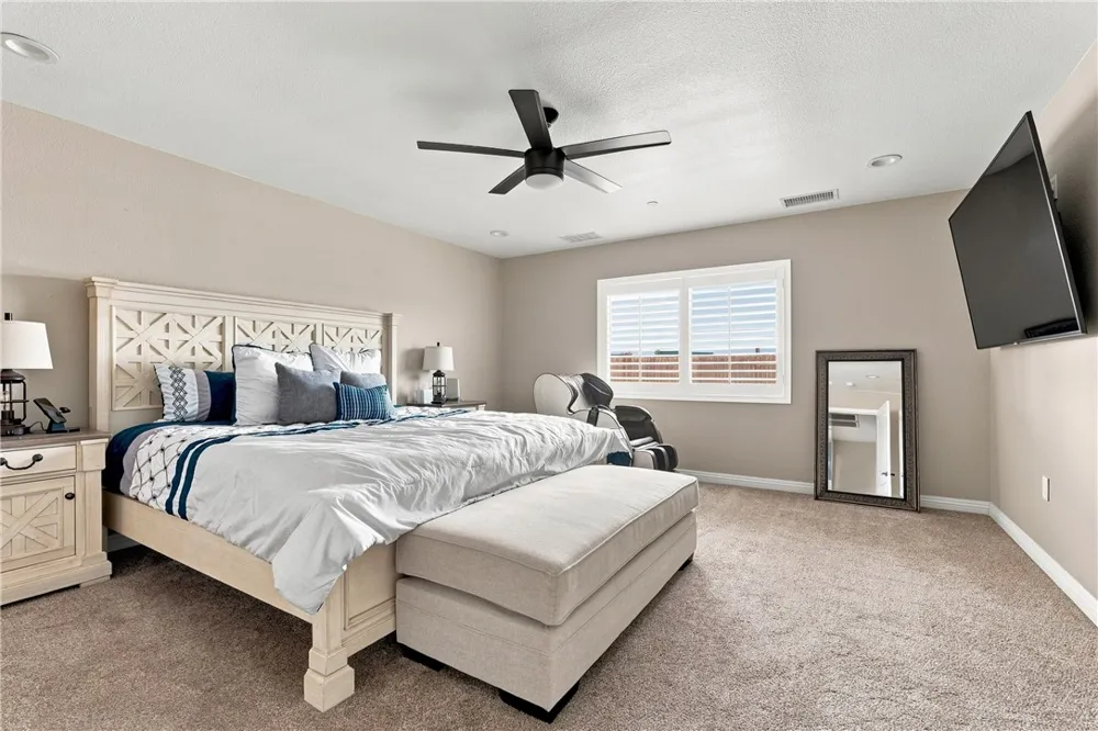 10215 Nielson Oak Hills, CA 92344