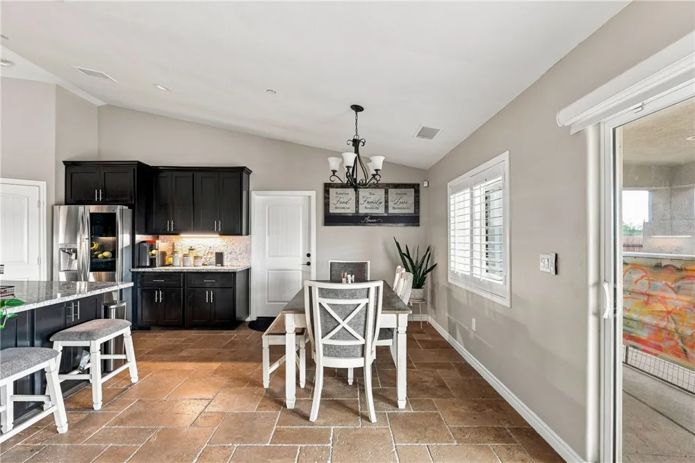 10215 Nielson Oak Hills, CA 92344