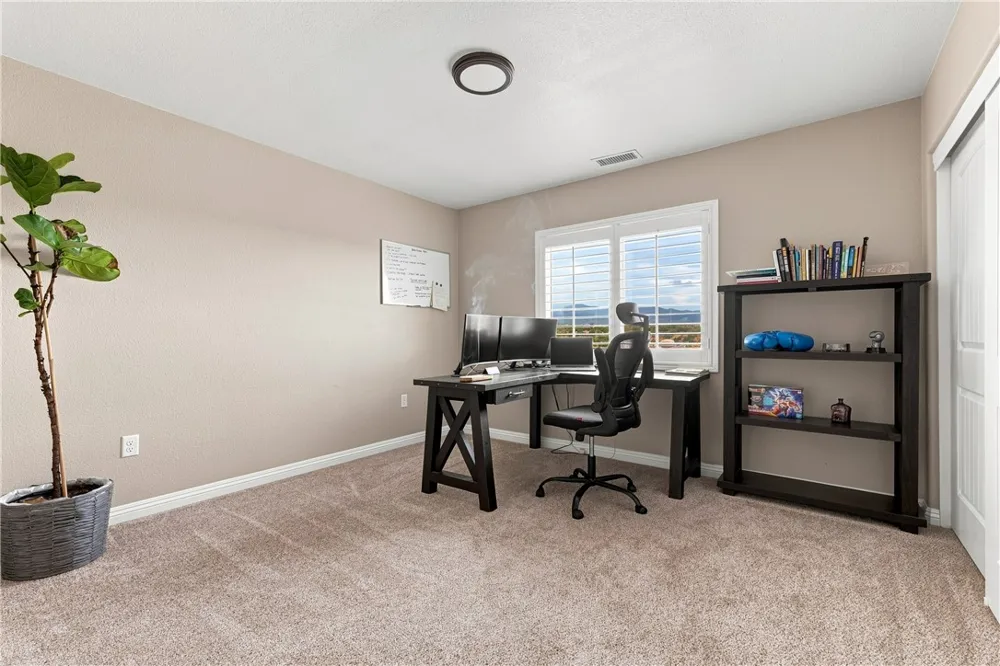 10215 Nielson Oak Hills, CA 92344