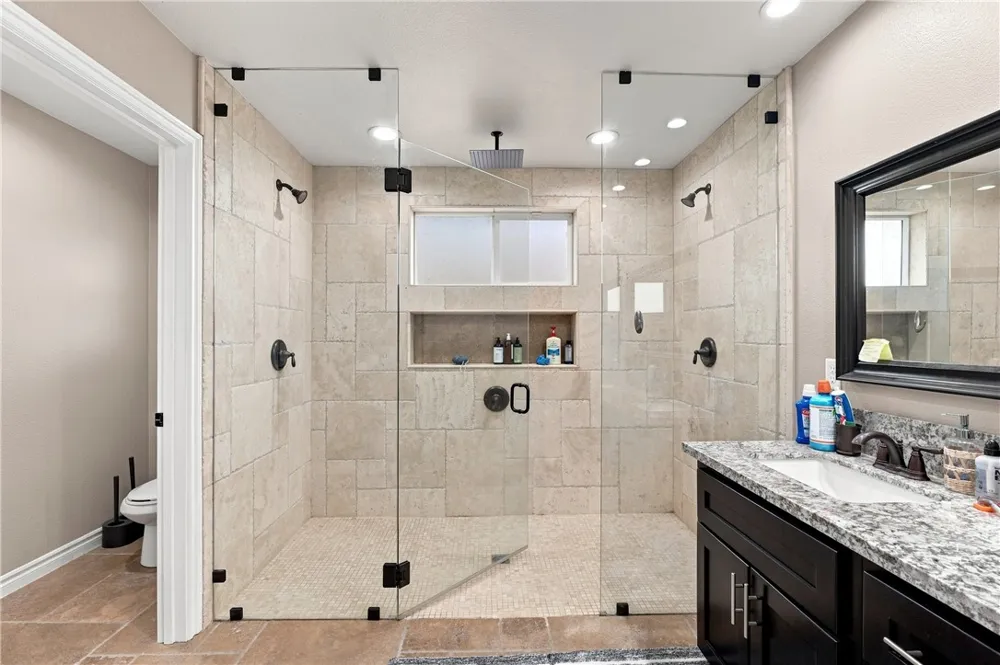 10215 Nielson Oak Hills, CA 92344