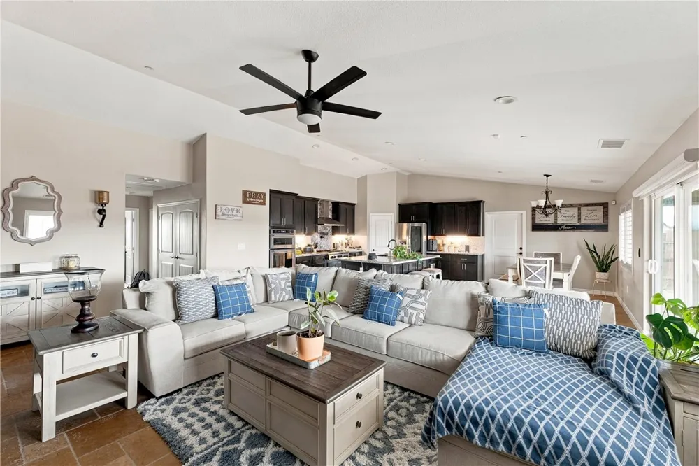 10215 Nielson Oak Hills, CA 92344